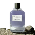 Perfume Gentlemen Only de Givenchy para Hombres con notas pimienta rosa, vetiver e incienso