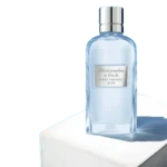 Perfume First Instinct Blue para mujer de Abercrombie con frambuesa, jazmín y vainilla